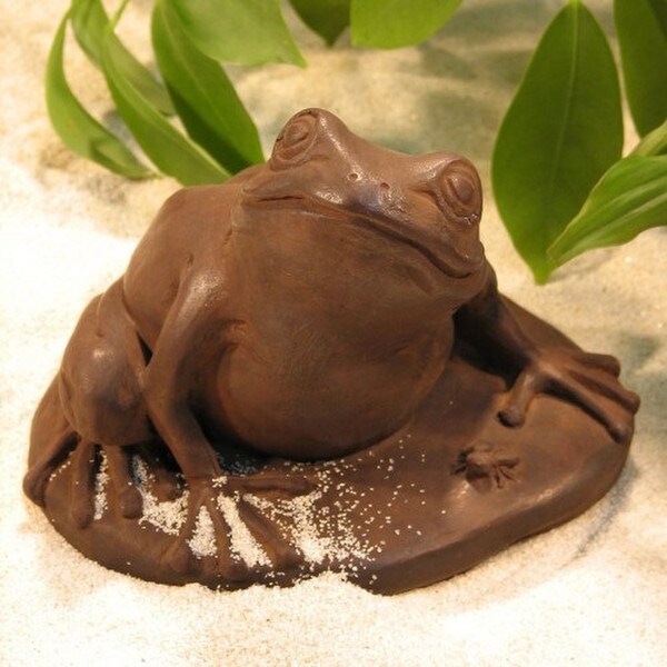 Sitting Garden Frog with bug statue for the garden